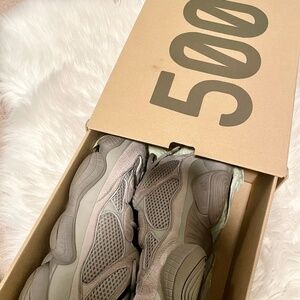 🔥 YEEZY 500 “Ash Grey” – Men’s Size US 8.5 / UK 8 – Excellent Condition 🔥
